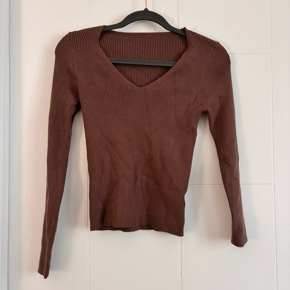 3/$45 V neck Knit sweater - Picture 2 of 3